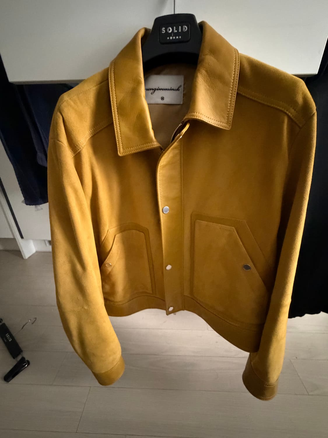 언지미크 김우빈 24 FW스웨이드 자켓 상품이미지2