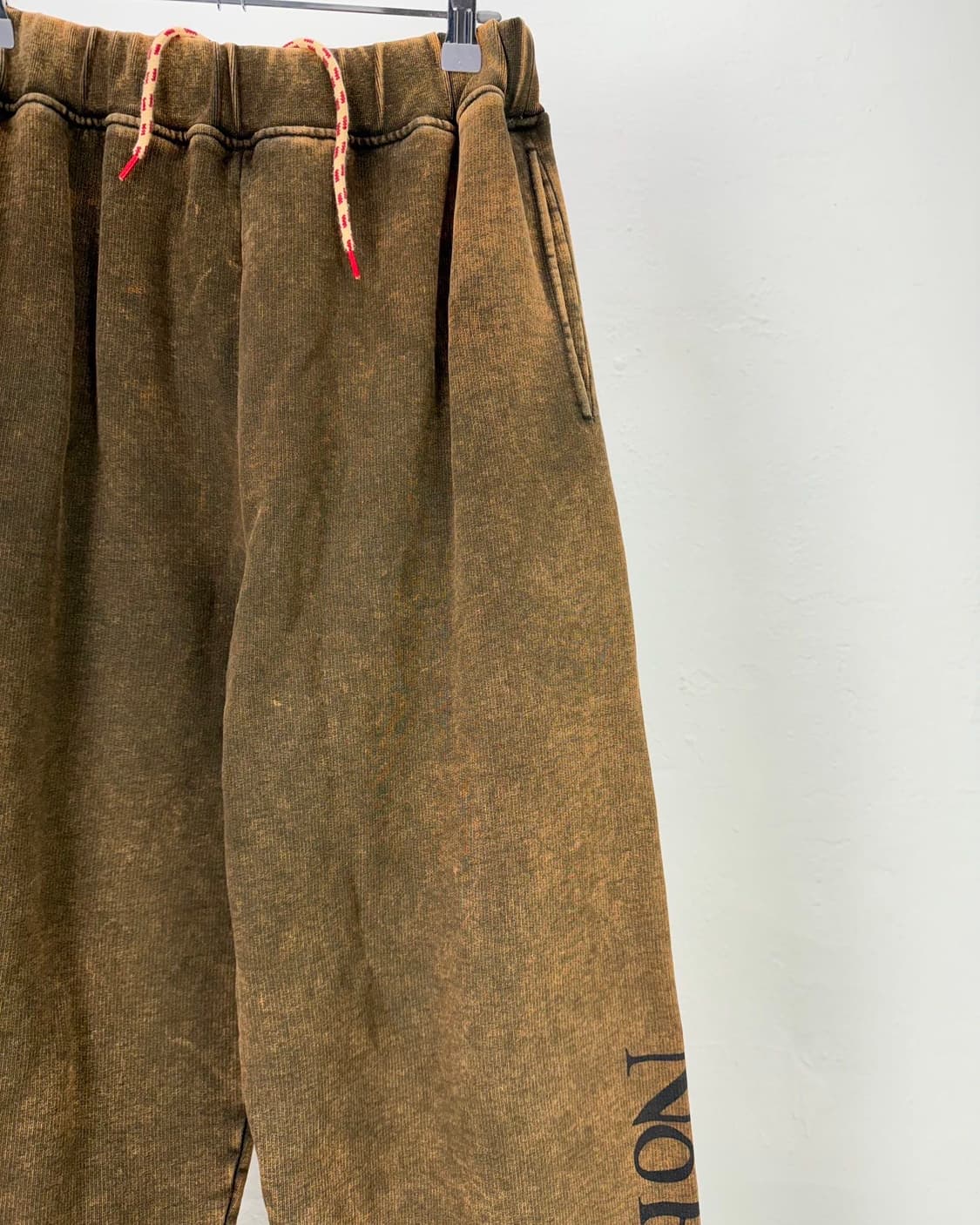 에리즈 워시드 프로블리모 드로즈 스웨트 팬츠 상품이미지3