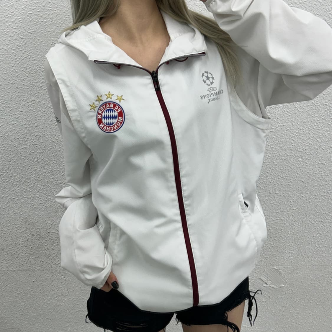 아디다스 바이에른뮌헨 로고 화이트 후드 바람막이 L 상품이미지2