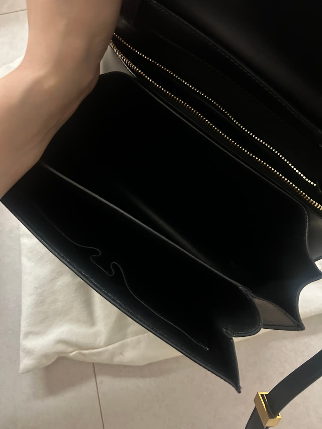 셀린느 클래식 박스 백 블랙 미디엄 금장 상품이미지6