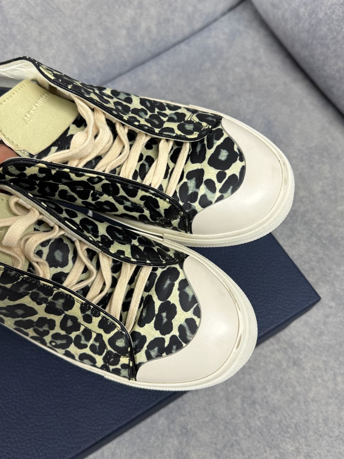 알렉산더 맥퀸 레오파드 남성 스니커즈 40 상품이미지3