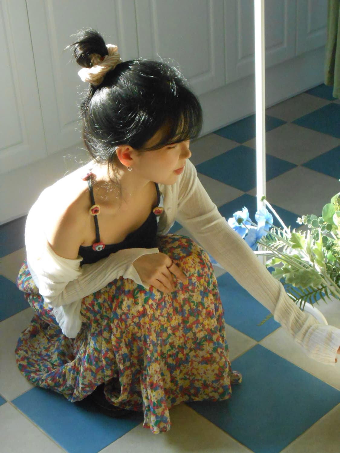 블랙 꽃방울 뜨개 끈나시 상품이미지1