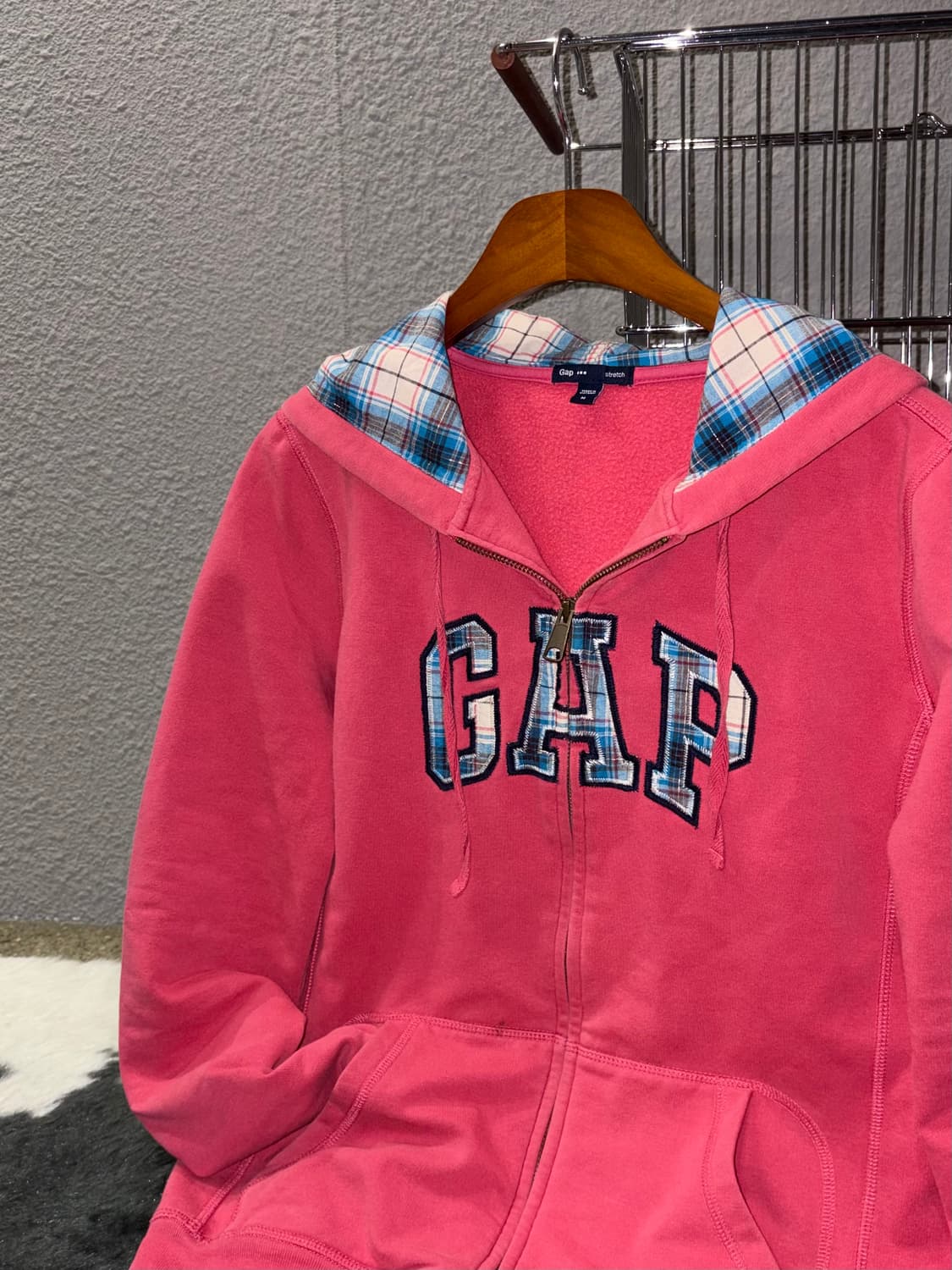 GAP 체크 키치 로고 후드집업 상품이미지1