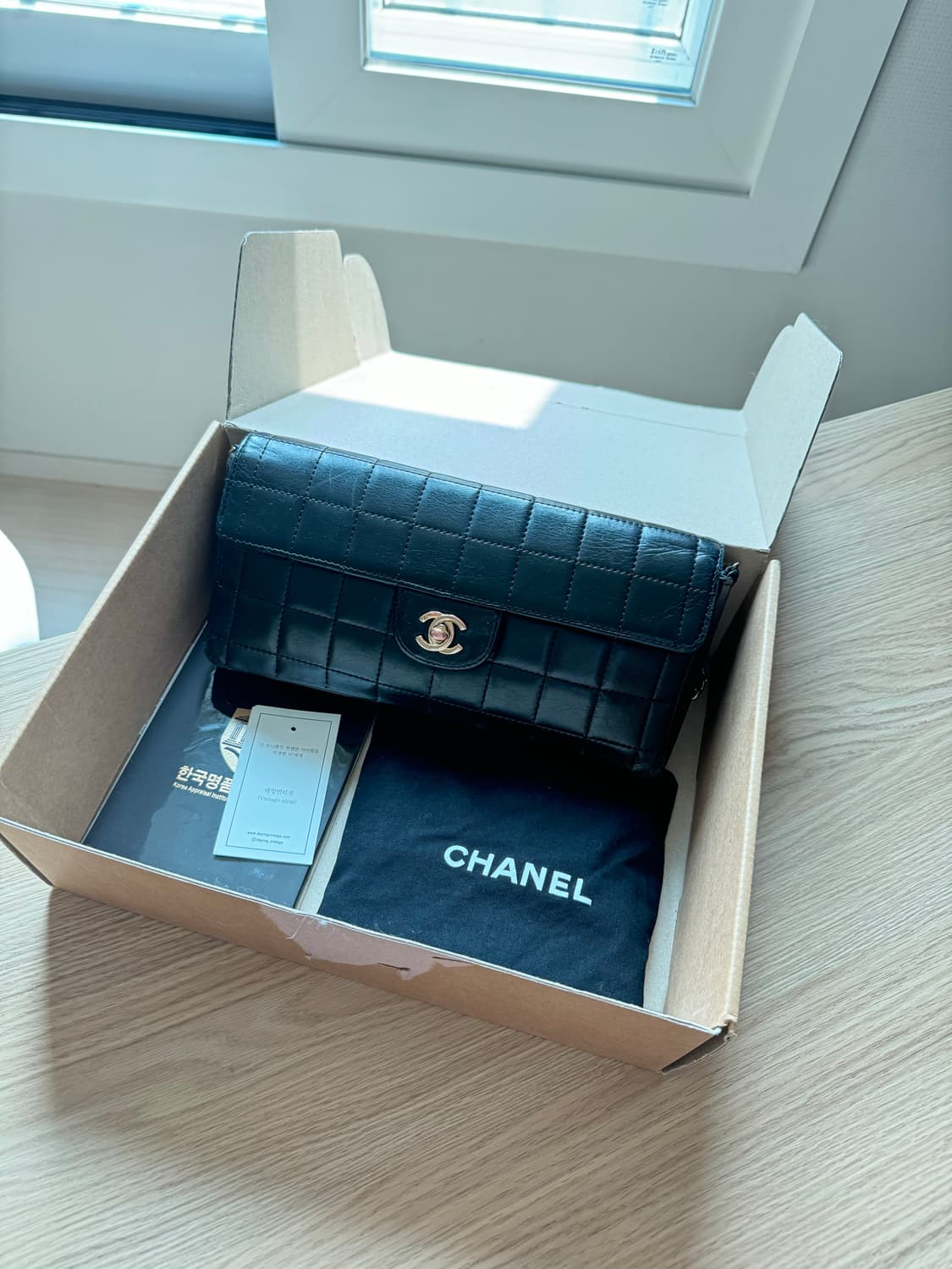 샤넬 초코바 숄더백 블랙 금장 상품이미지4