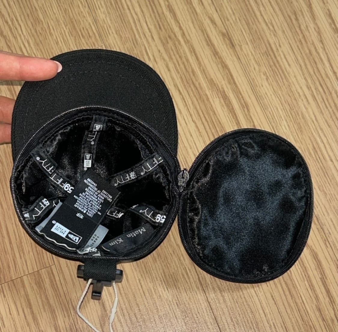 마땡킴X뉴에라 캡 파우치 키링(블랙) 새상품 상품이미지3