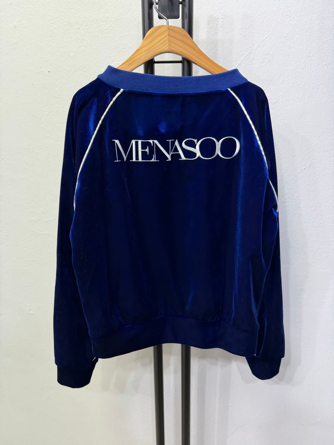 정품) MENASOO 미나수 여성 벨벳 맨투맨 S 상품이미지5