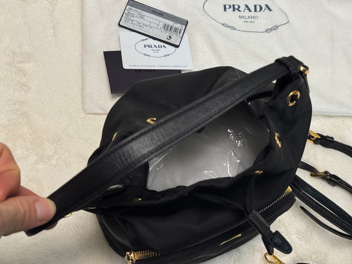 프라다 나일론 버킷백 상품이미지5