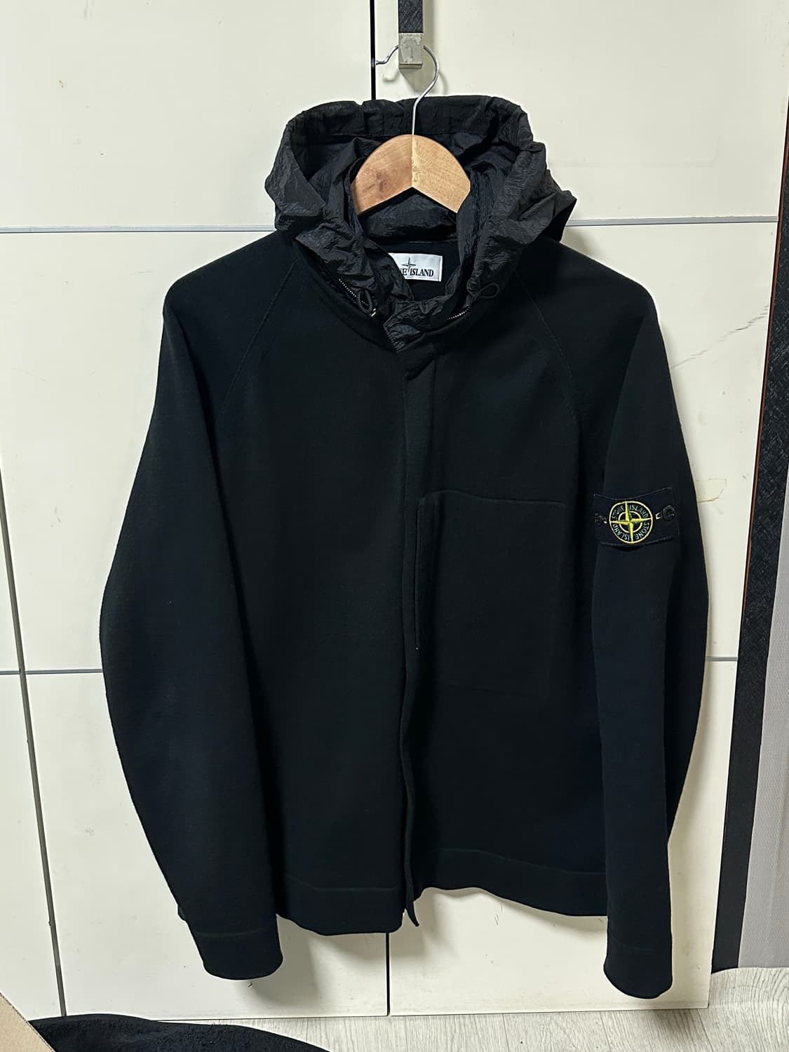 (백화점판)스톤아일랜드 후드 니트집업 블랙 XL 상품이미지1