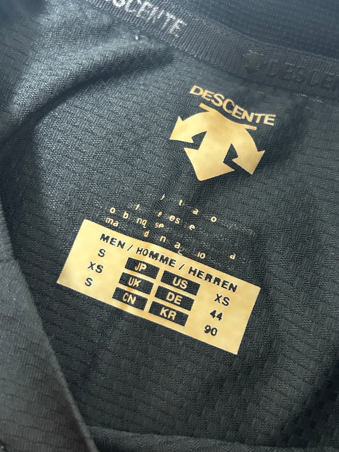 데상트 반팔티 상품이미지3