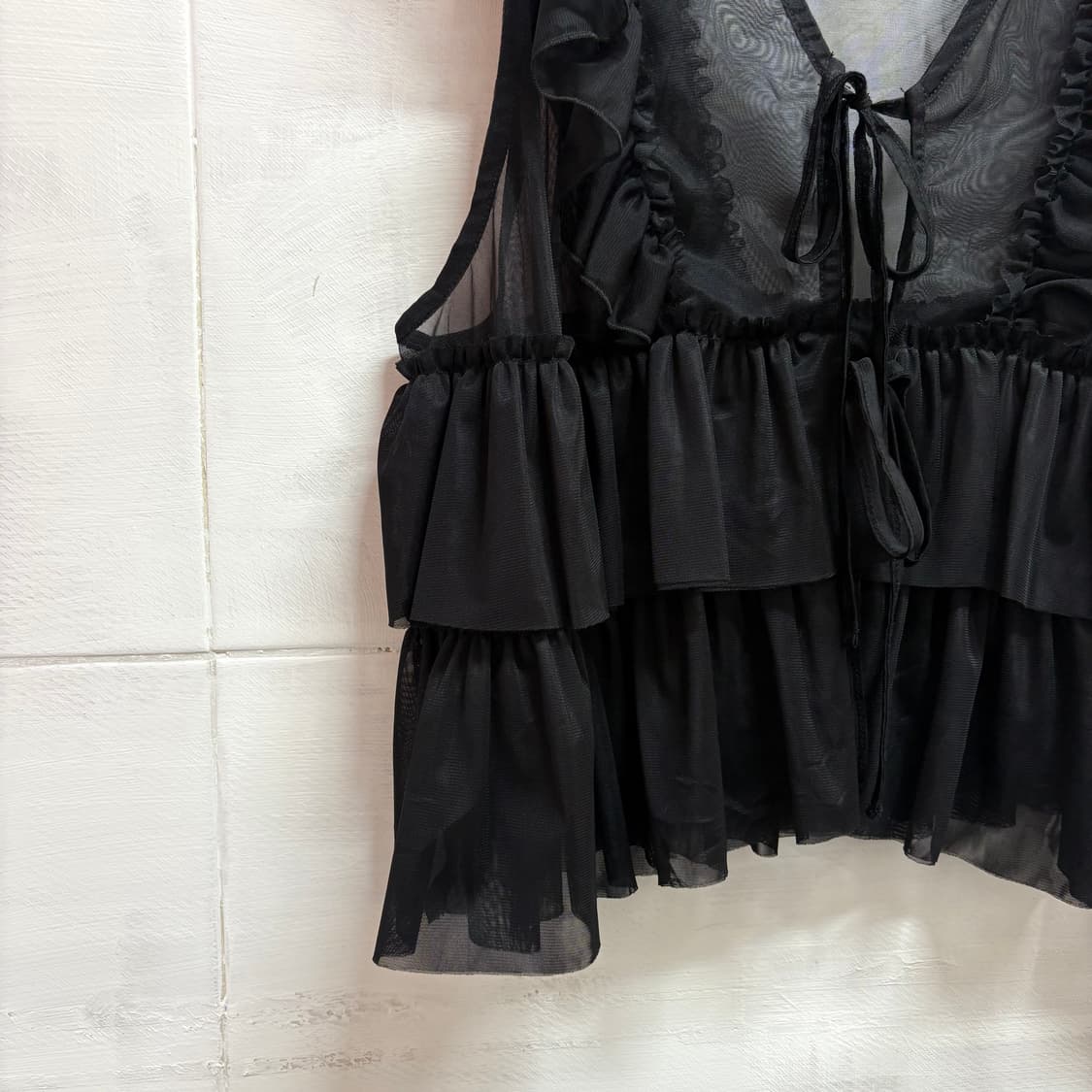 Rivietta 블랙 시스루 프릴 리본 베스트  상품이미지3