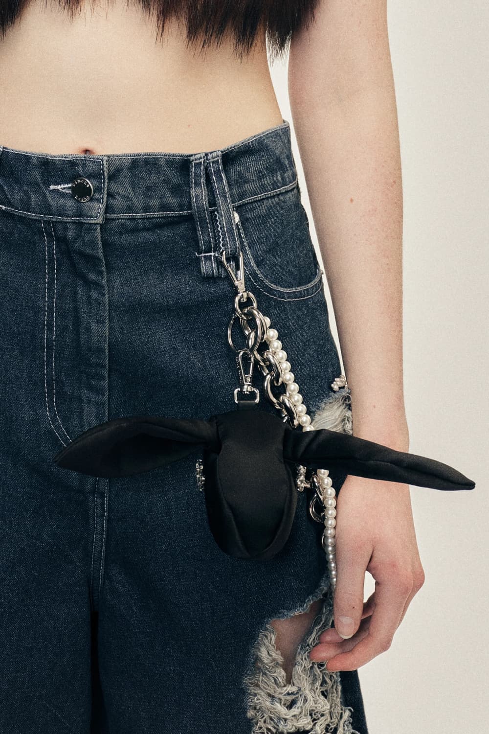 시몬로샤 25fw 새틴 래빗 동전지갑 키링/블랙 상품이미지2