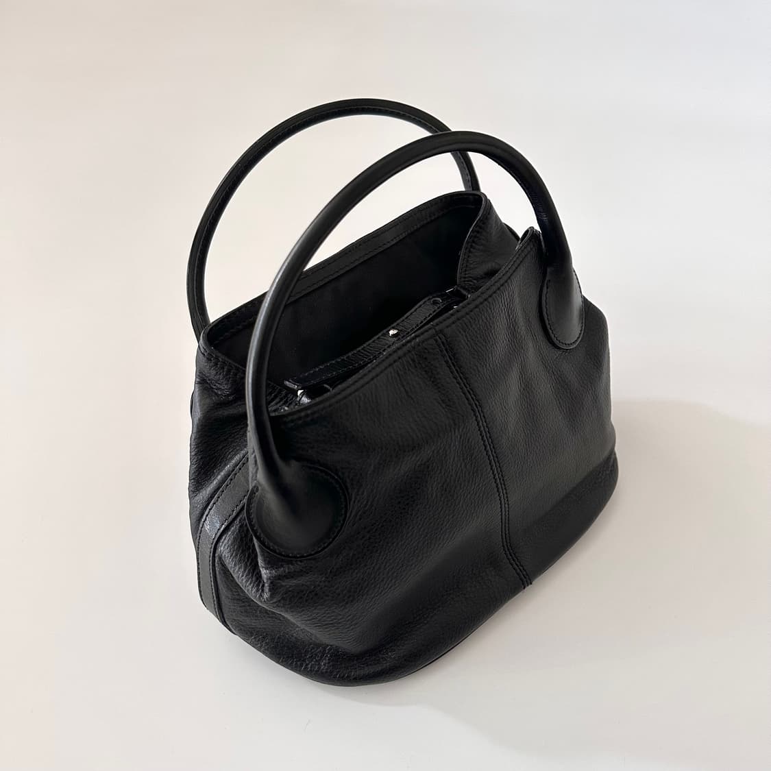 이세이미야케 im product 가죽 토트백 상품이미지1