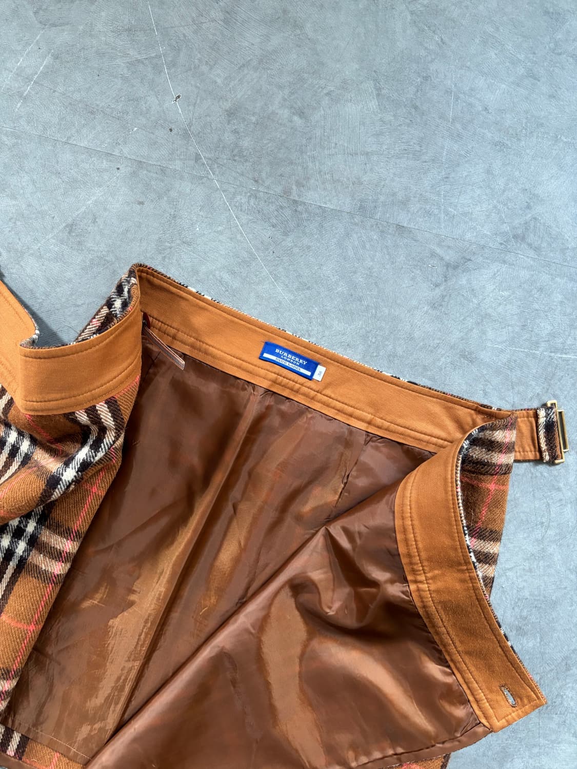 Burberry 버버리 브라운 체크 랩스커트 상품이미지5