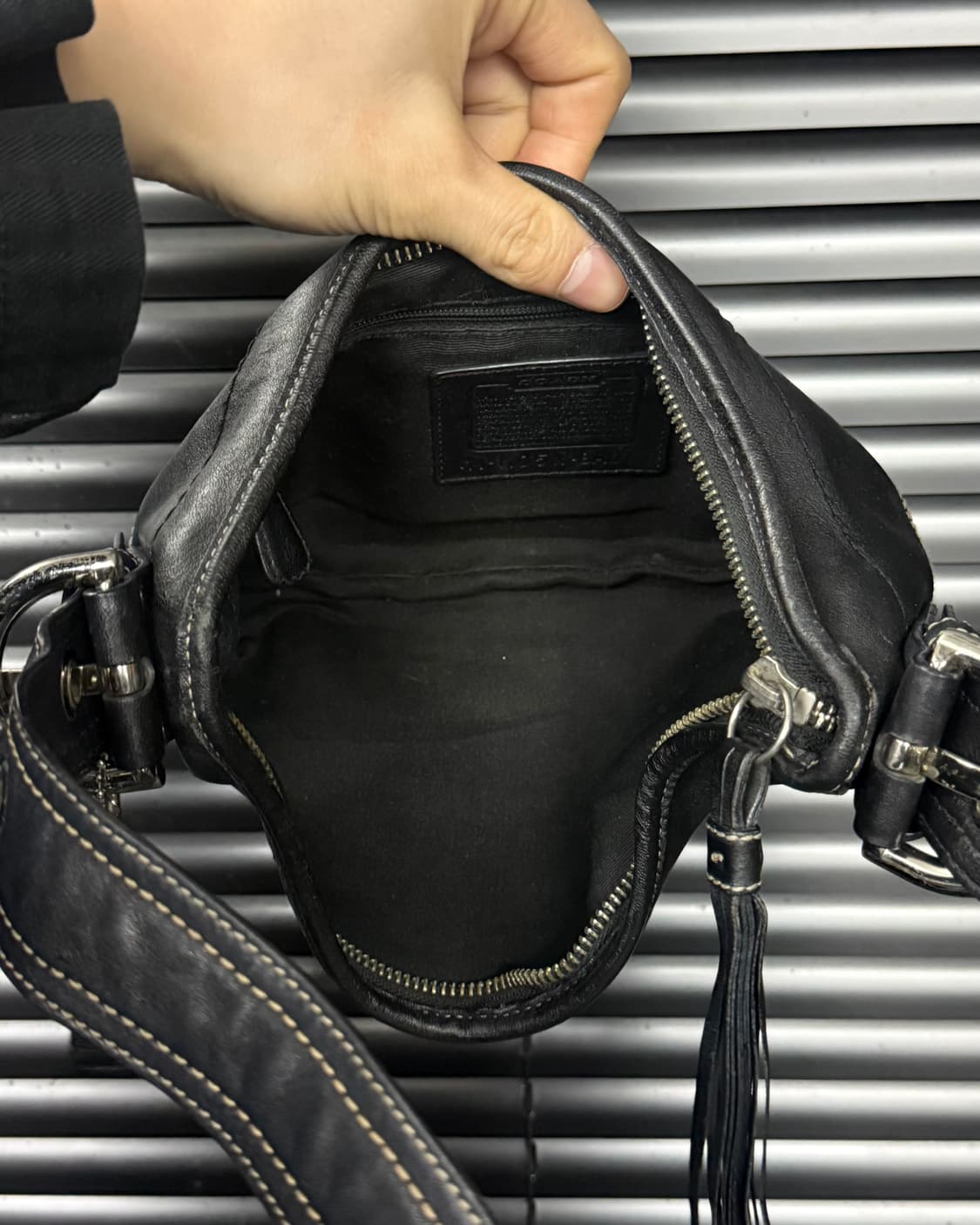 코치 가죽 미니백 숄더백 블랙 스티치 벨트 버클 고스 펑크 로리걸 갸루  상품이미지7