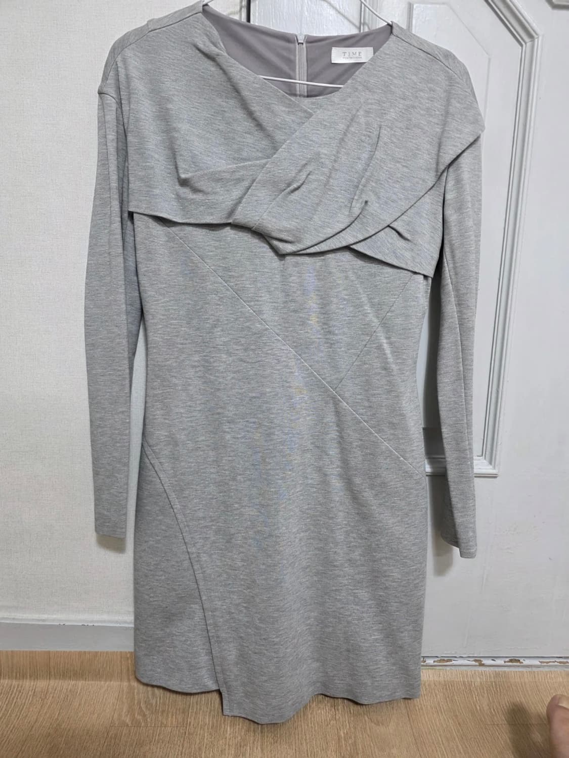 타임 긴팔 드레이프 원피스 상품이미지1