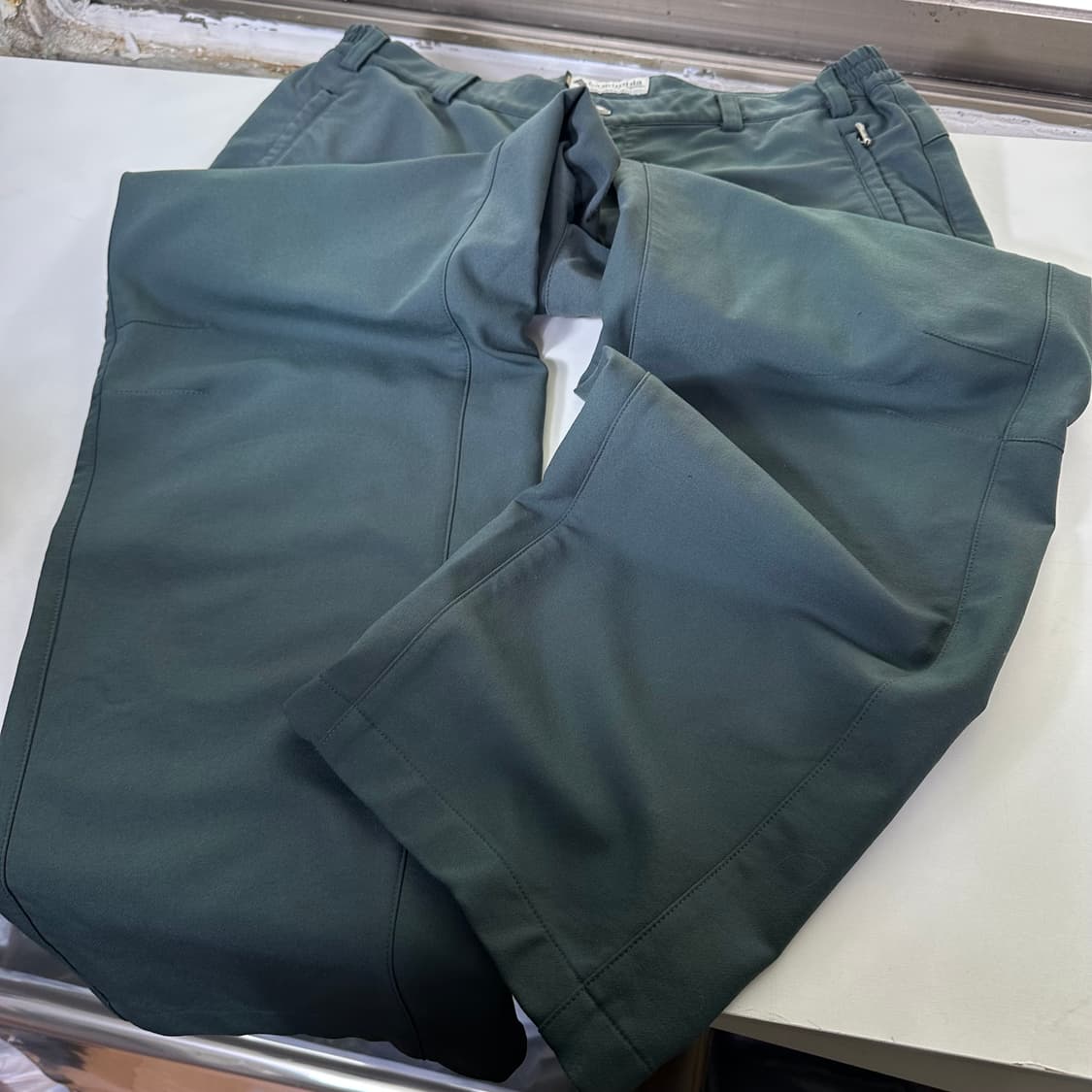 L 컬럼비아 티타늄 챠콜 일자핏 나일론 등산팬츠 상품이미지3