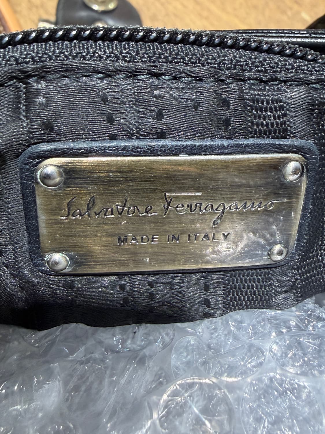 페라가모 간치니 레더 숄더 크로스백 상품이미지8