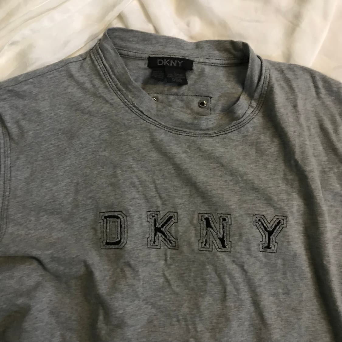 DKNY 도나카란 펑크 스티치 펀칭 반팔티 상품이미지5