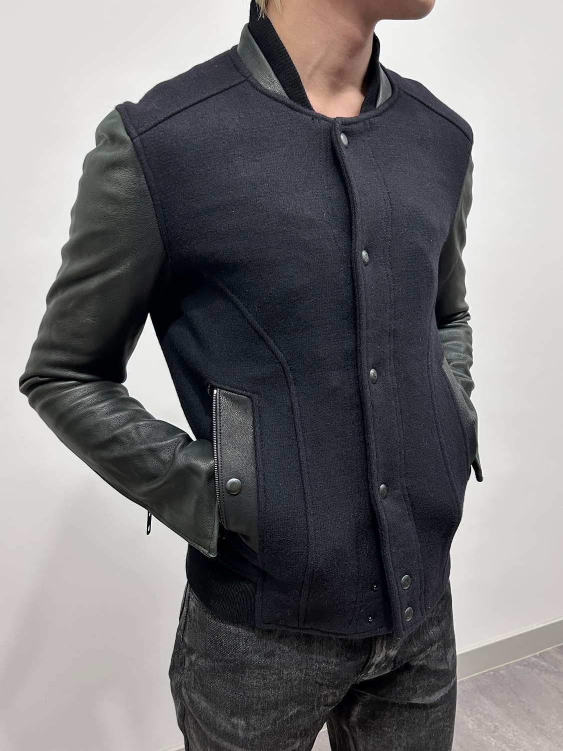 타임 옴므 레더 슬리브 바시티 자켓 상품이미지2