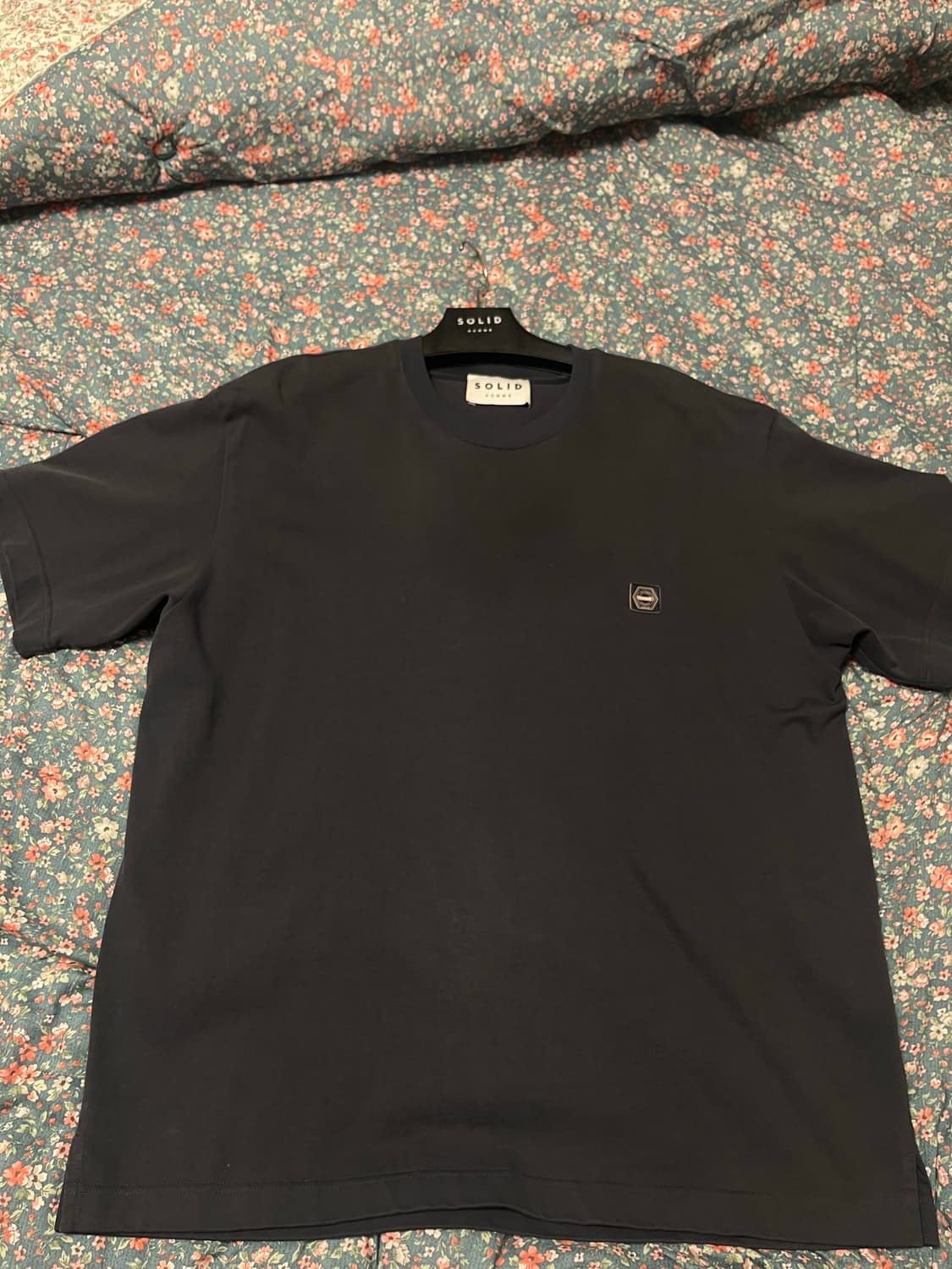 솔리드옴므 나비 백로고 그레이티셔츠 상품이미지1