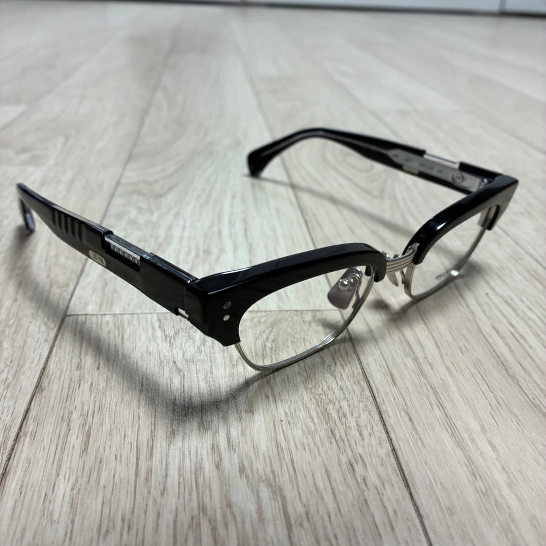 [새상품 풀박스] 우직조 THE GUN 안경 (W9 NOIR 5411) 상품이미지4