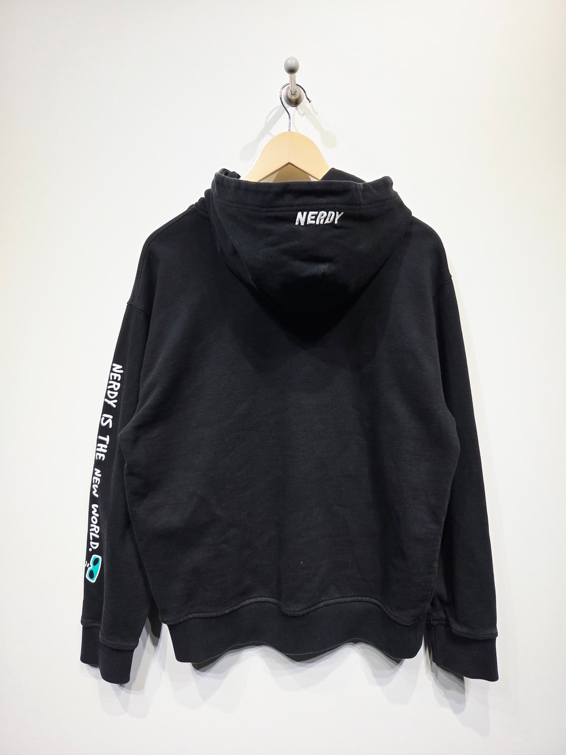 널디 NERDY 사이드로고 블랙 후드 티셔츠_S 상품이미지3