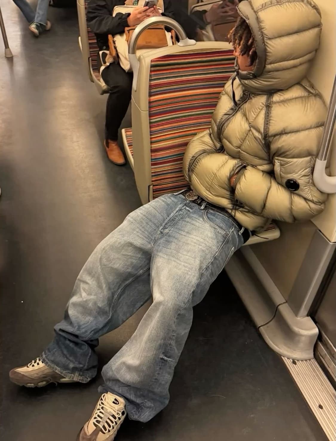 에어맥스95 에센셜 트리플 블랙 265사이즈 상품이미지8