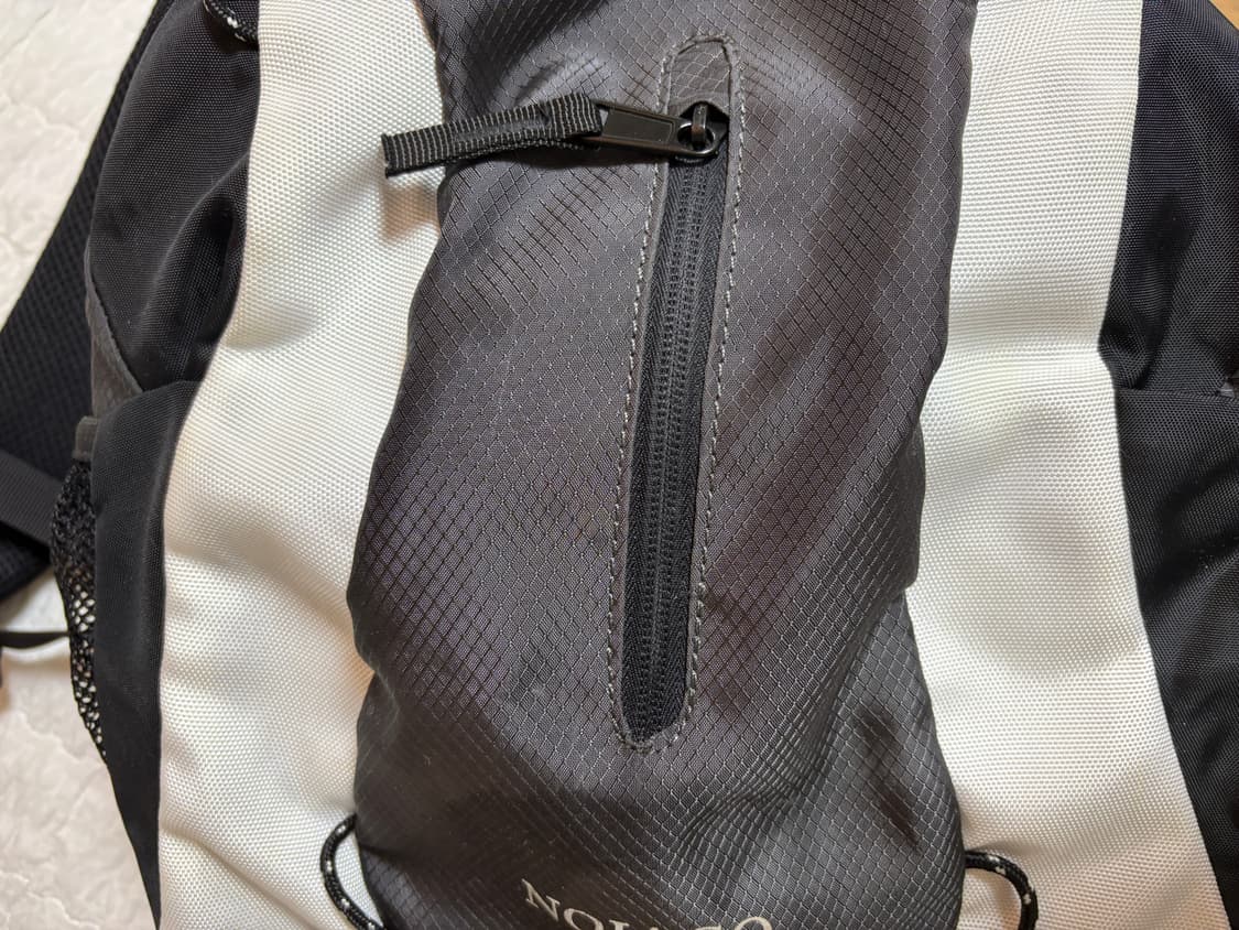 노이아고 멀티 로고 백팩 그레이 상품이미지2