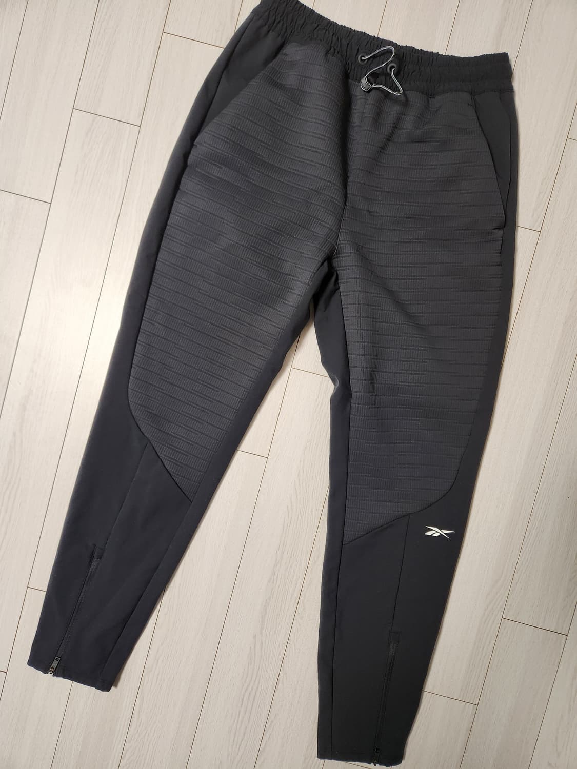 새상품급) 리복 TS 써모웜 컨트롤 트레이닝 팬츠 GI5304 사이즈L
 상품이미지1