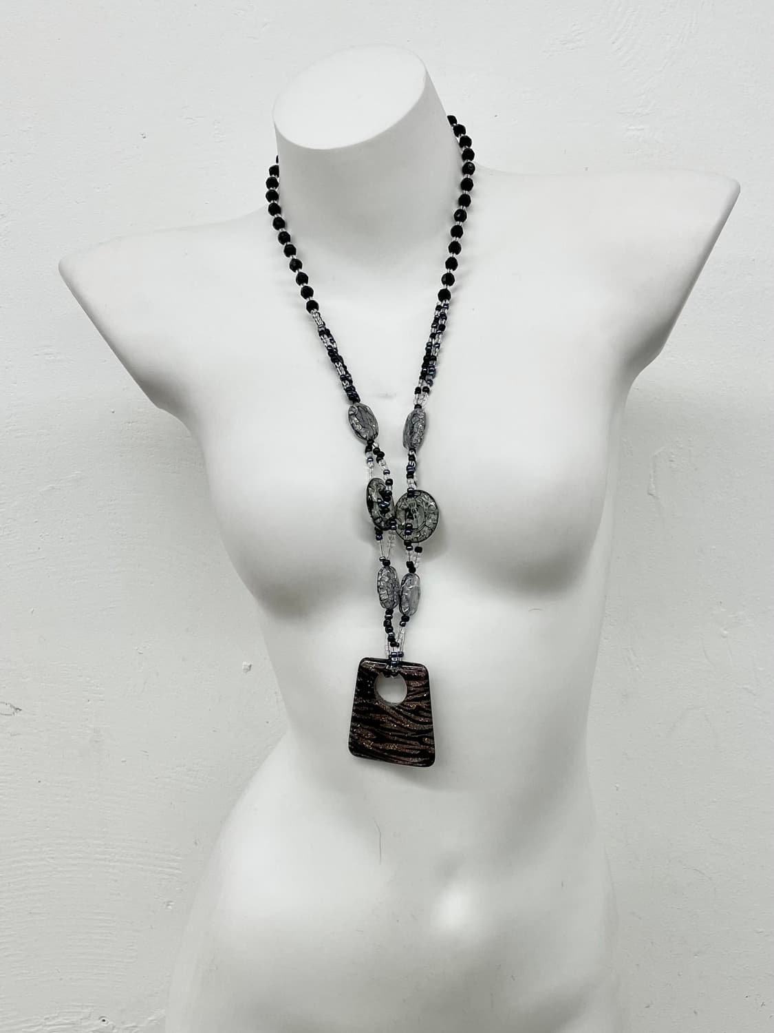 블랙페어리 지브라 드롭 네크리스 상품이미지1