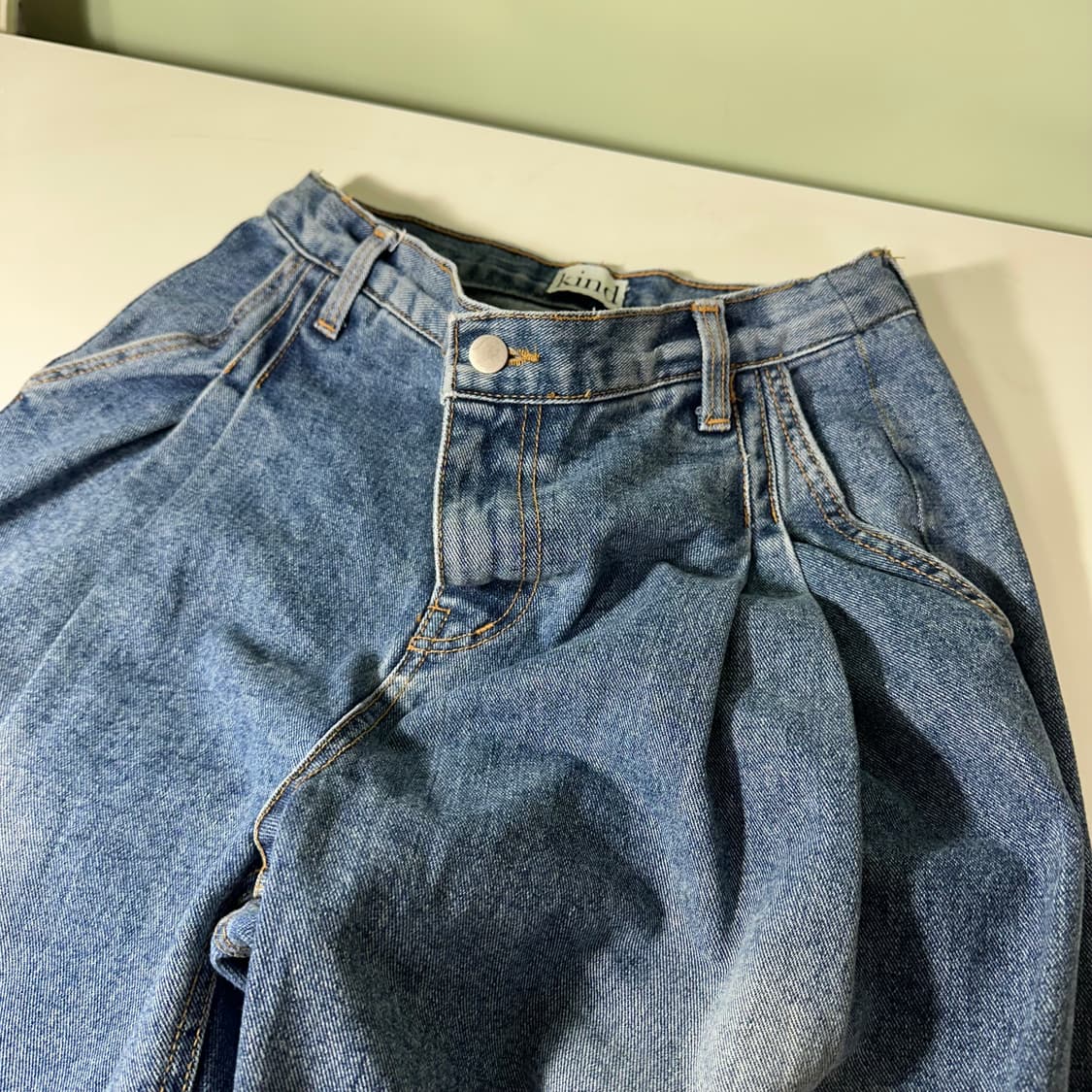 우먼M-L KIND 카인드 투턱 와이드벌룬핏 하이웨스트 데님팬츠 상품이미지1