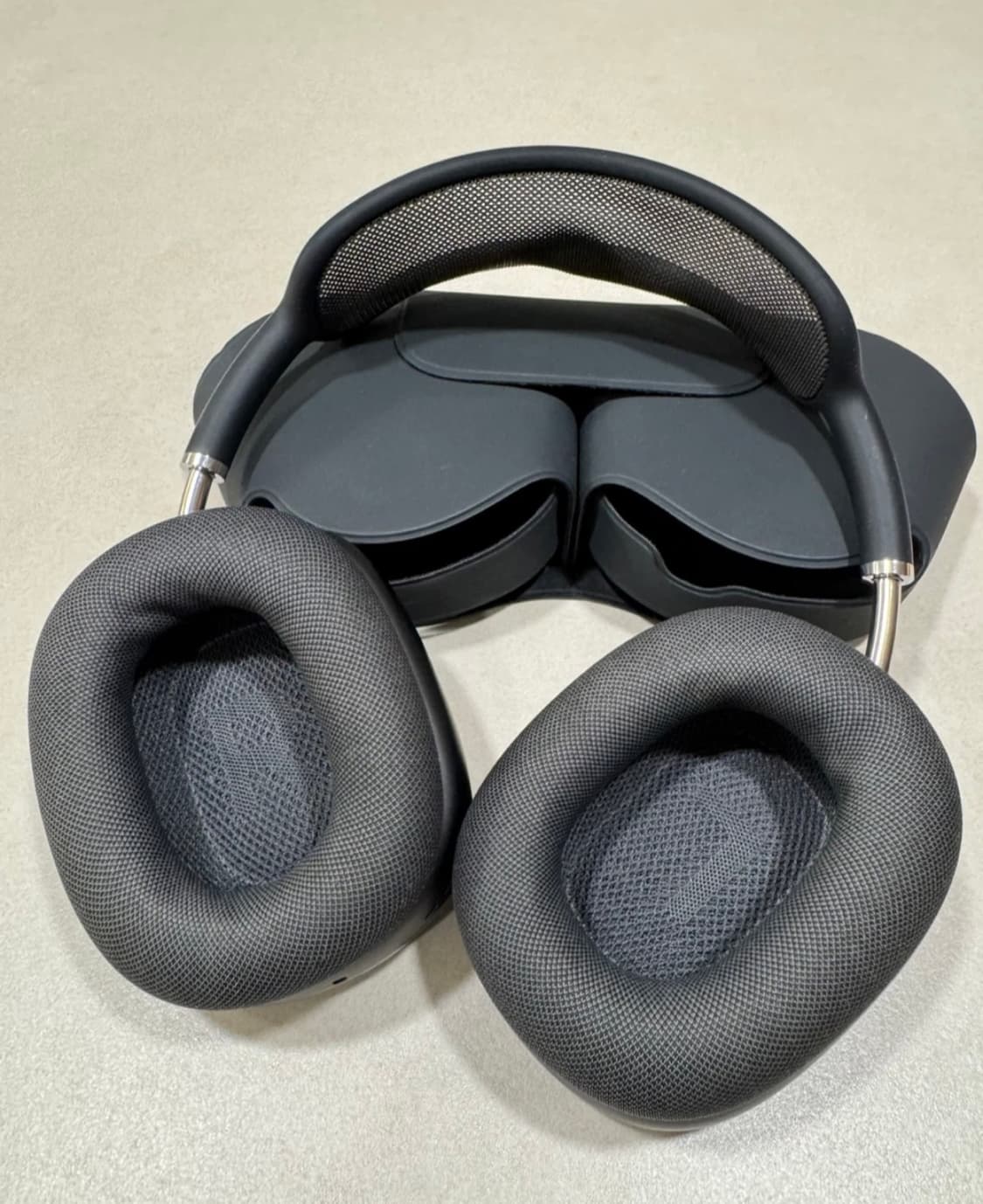 애플 에어팟 맥스 스페이스 그레이 색상입니다. . 문의 없으시면 바로 안 상품이미지2