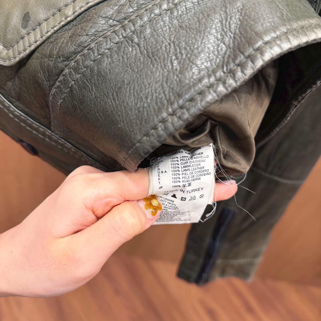 디젤 밀리터리 레더 필드 자켓 배색 에폭 장식 로고 패치 디테일 카키 상품이미지8