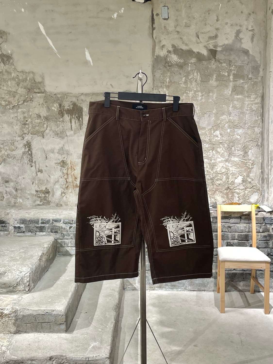 라스벳 브라운 워크 프린티드 카프리 팬츠 상품이미지1