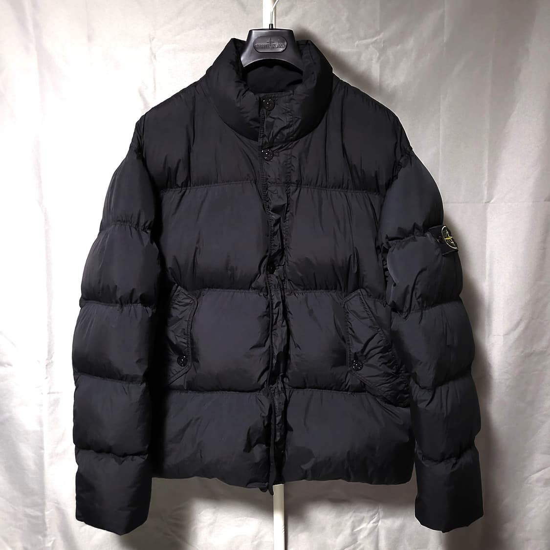 [새상품급/L size]24FW 스톤아일랜드 크링클랩스 다운 패딩 상품이미지1