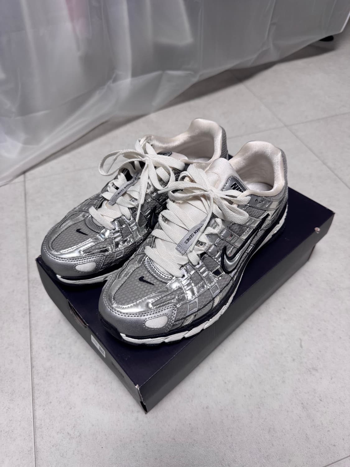 나이키p6000 메탈릭실버 255 상품이미지1