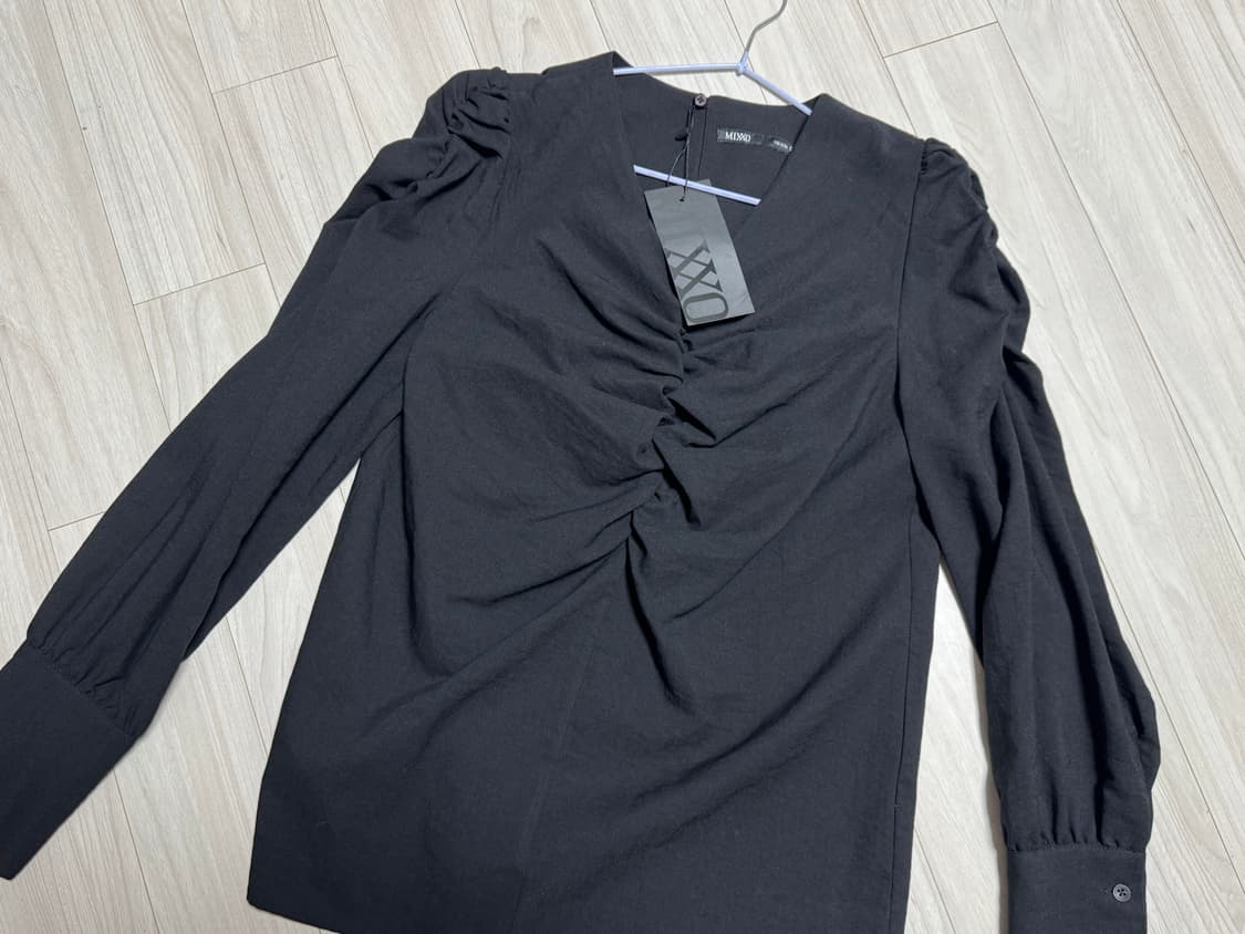 (택ㅇ, 새상품) 미쏘 브이넥 셔링 블라우스 상품이미지2