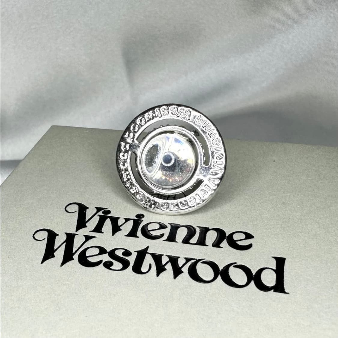 비비안웨스트우드 화이트 크리스탈 3d orb 팬던트 체인 목걸이(새상품) 상품이미지5