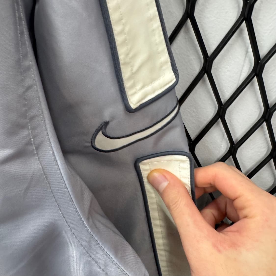 00s 나이키 올드스쿨 나일론 후드 자켓 기모 안감 스우시 디테일 그레이 상품이미지5
