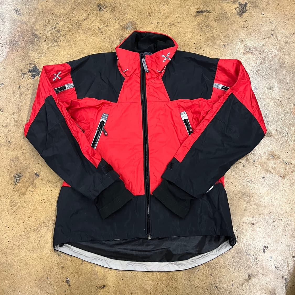 [정품/M] 몬츄라 바람막이 자켓 레드 블랙 b19 상품이미지2