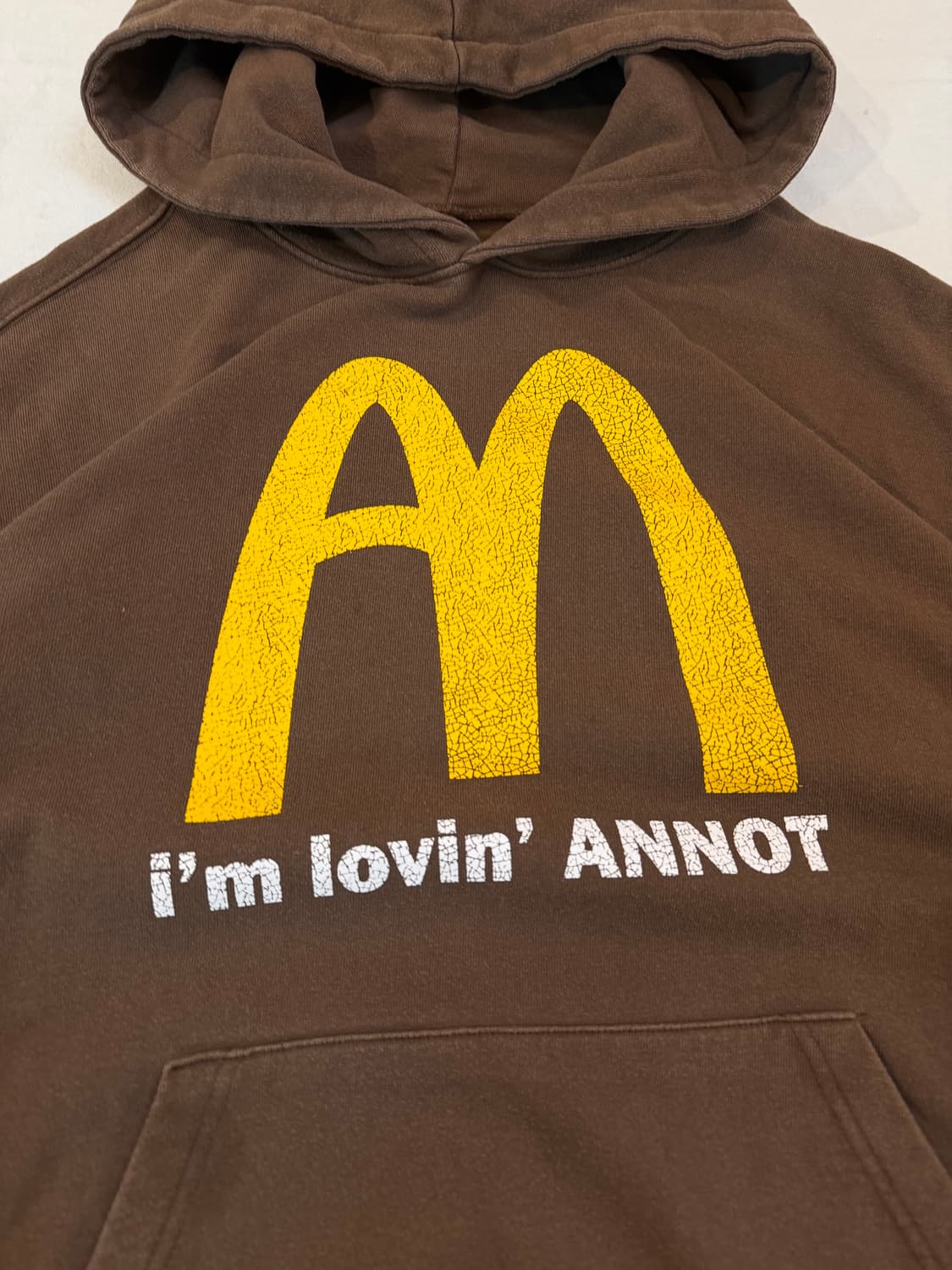 아노트 I.L.A 롱 빌 맥도날드 패러디 후드티 브라운 상품이미지2