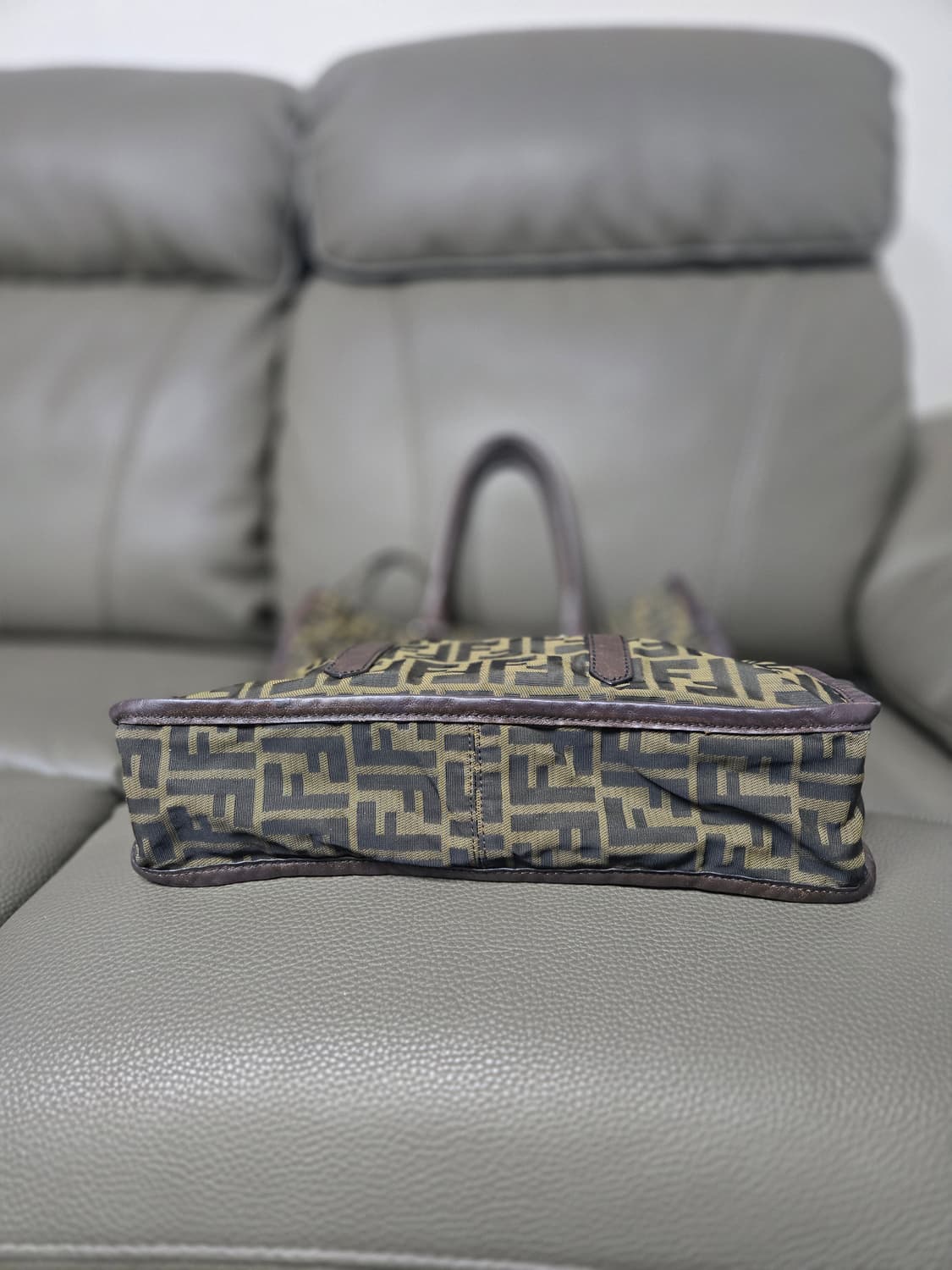 펜디 남성 FF 주카 세로백 상품이미지6