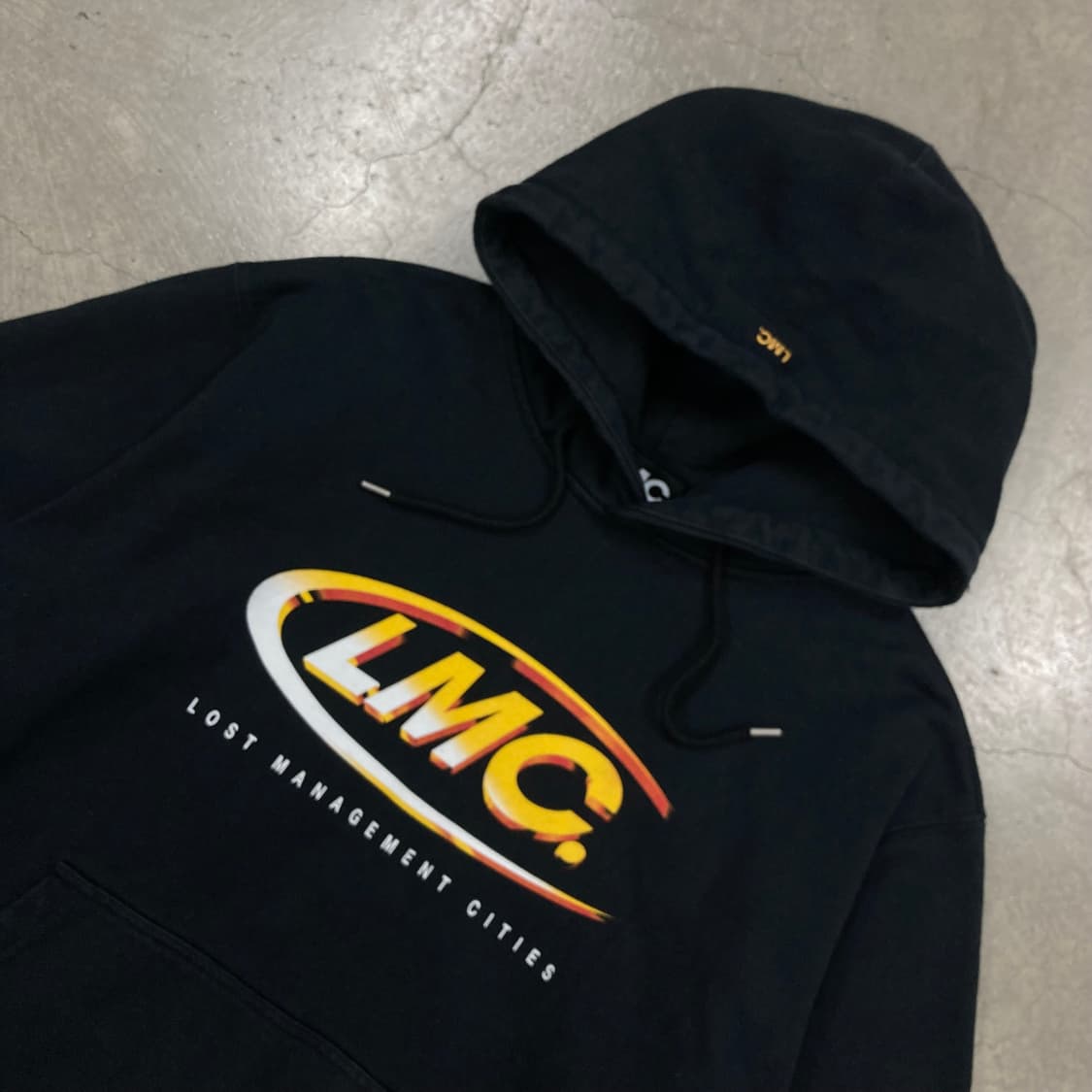 LMC 블랙 컬러 빅로고 후드티 상품이미지3