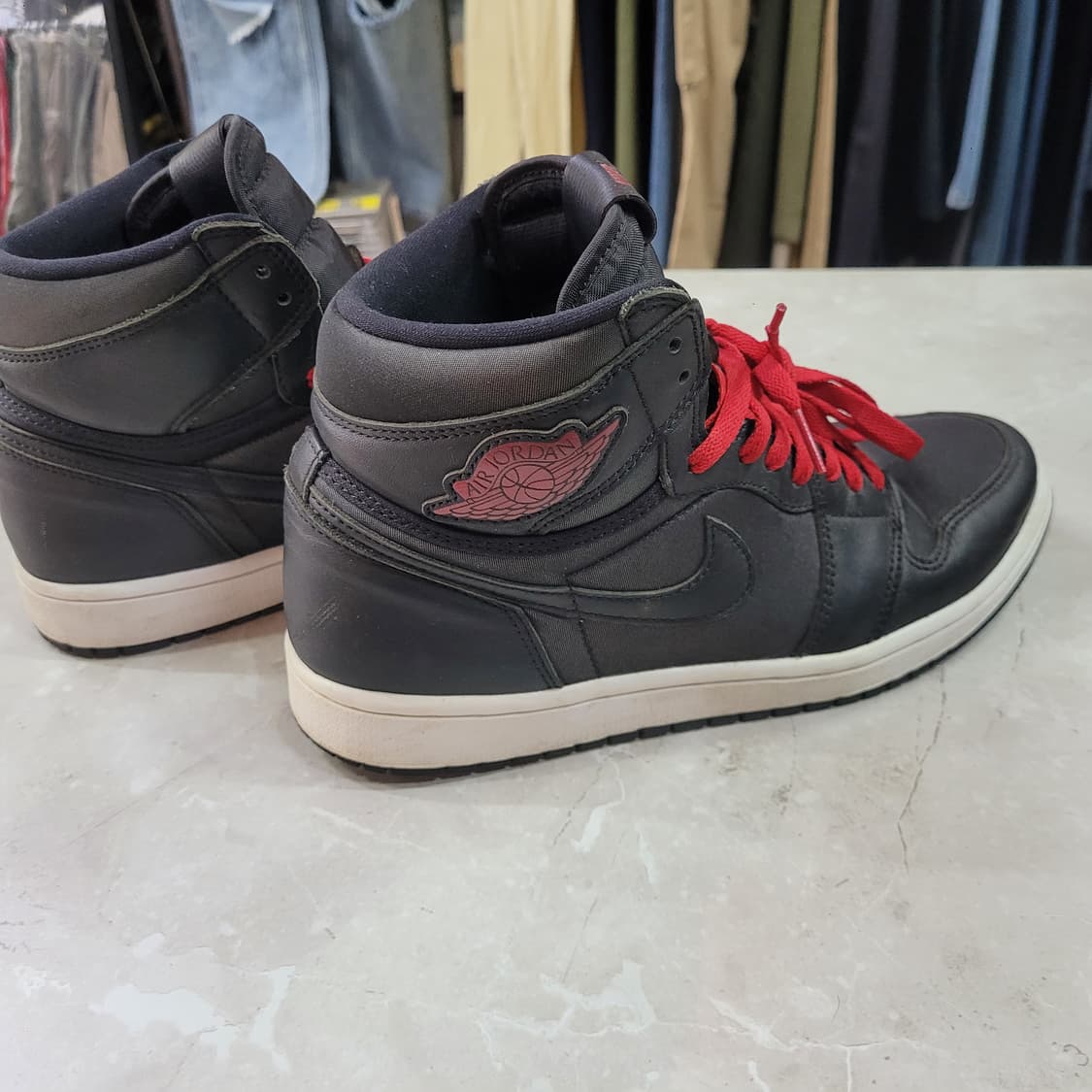 Nike 나이키 에어조던1 레트로 하이 블랙 상품이미지3