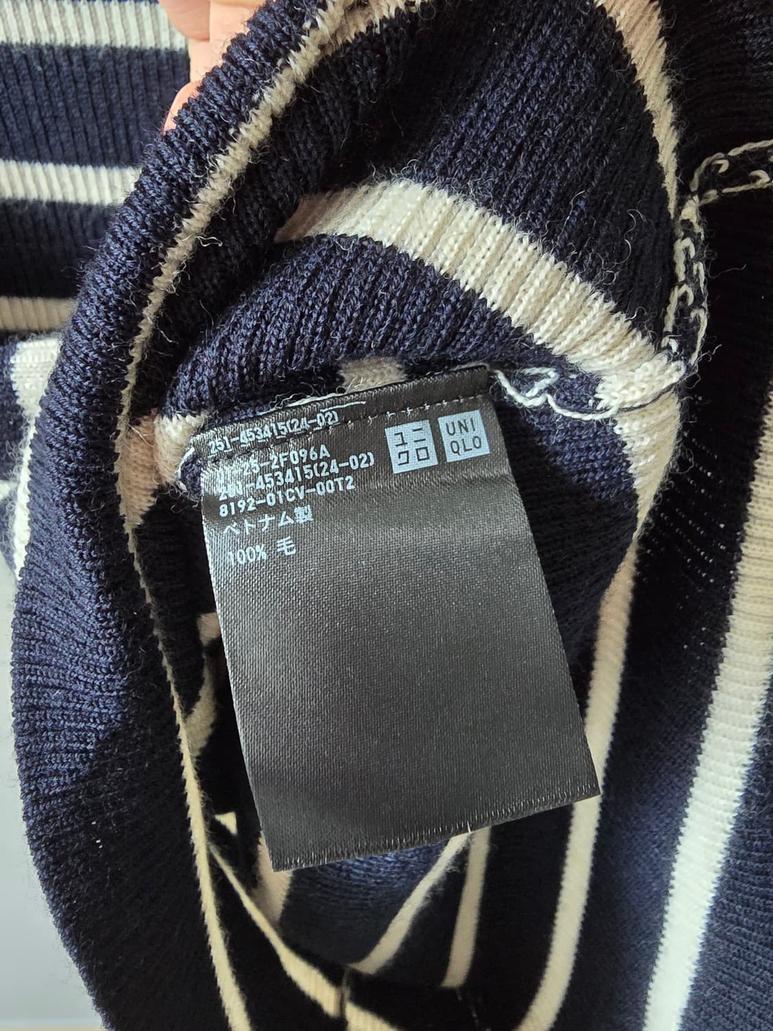 유니클로 프리미엄 메리노울 100% 스트라이프 터틀넥 스웨터 상품이미지4