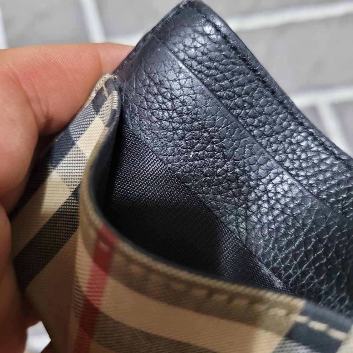 정품 버버리 샌돈 빈티지 체크 레더 카드지갑 상품이미지7