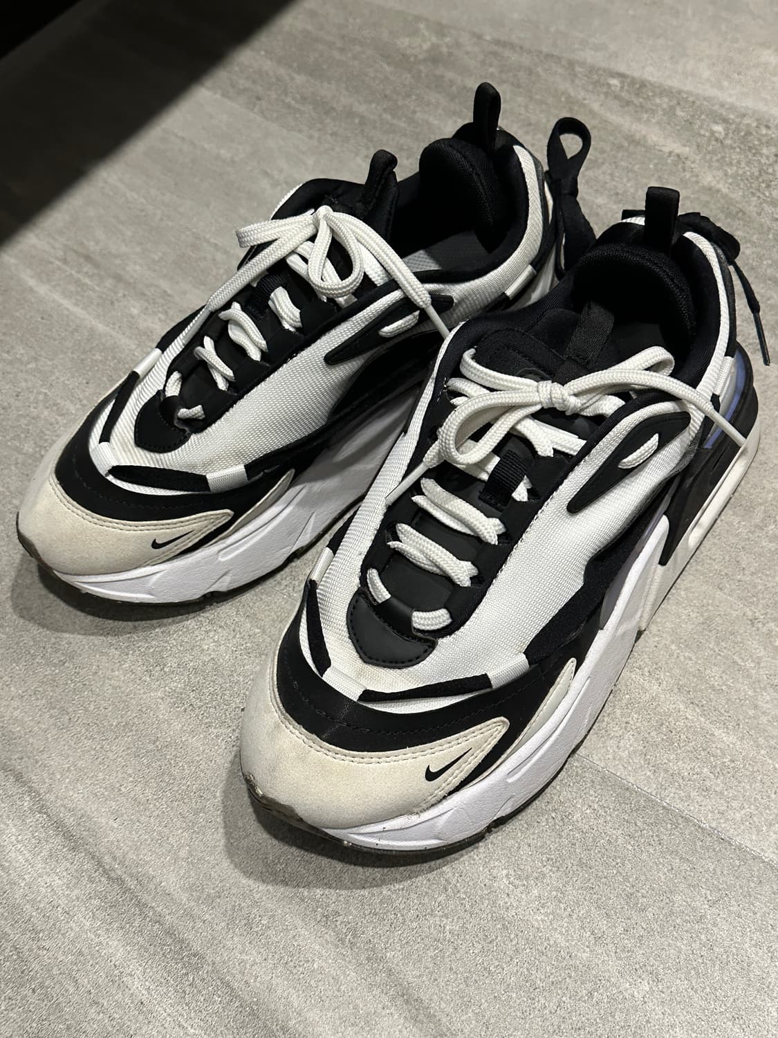 나이키 우먼스 에어맥스 퓨리오사 블랙 화이트 255 상품이미지1