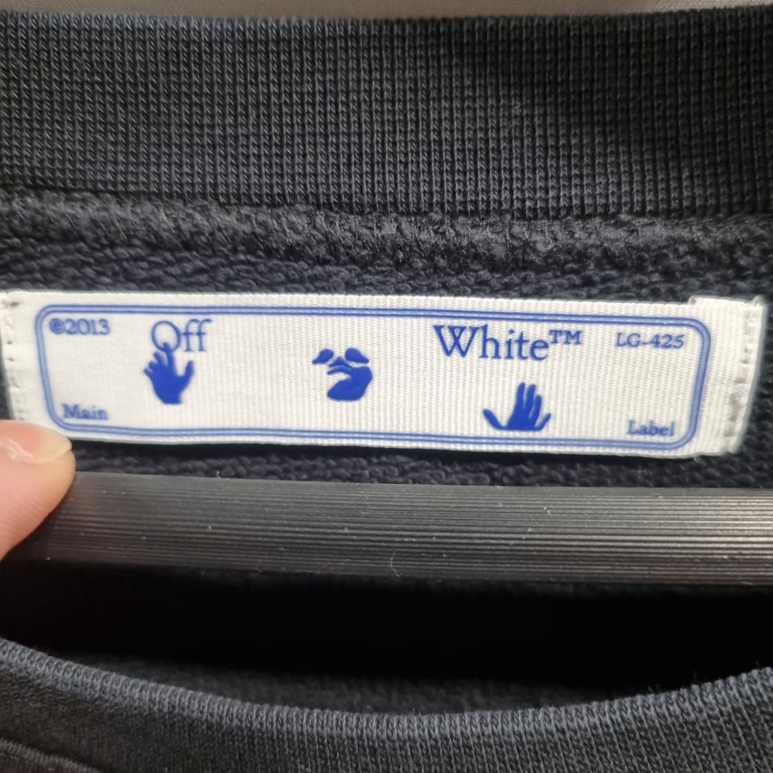 OFF-WHITE 오프화이트 블랙 스트라이프 맨투맨 상품이미지4