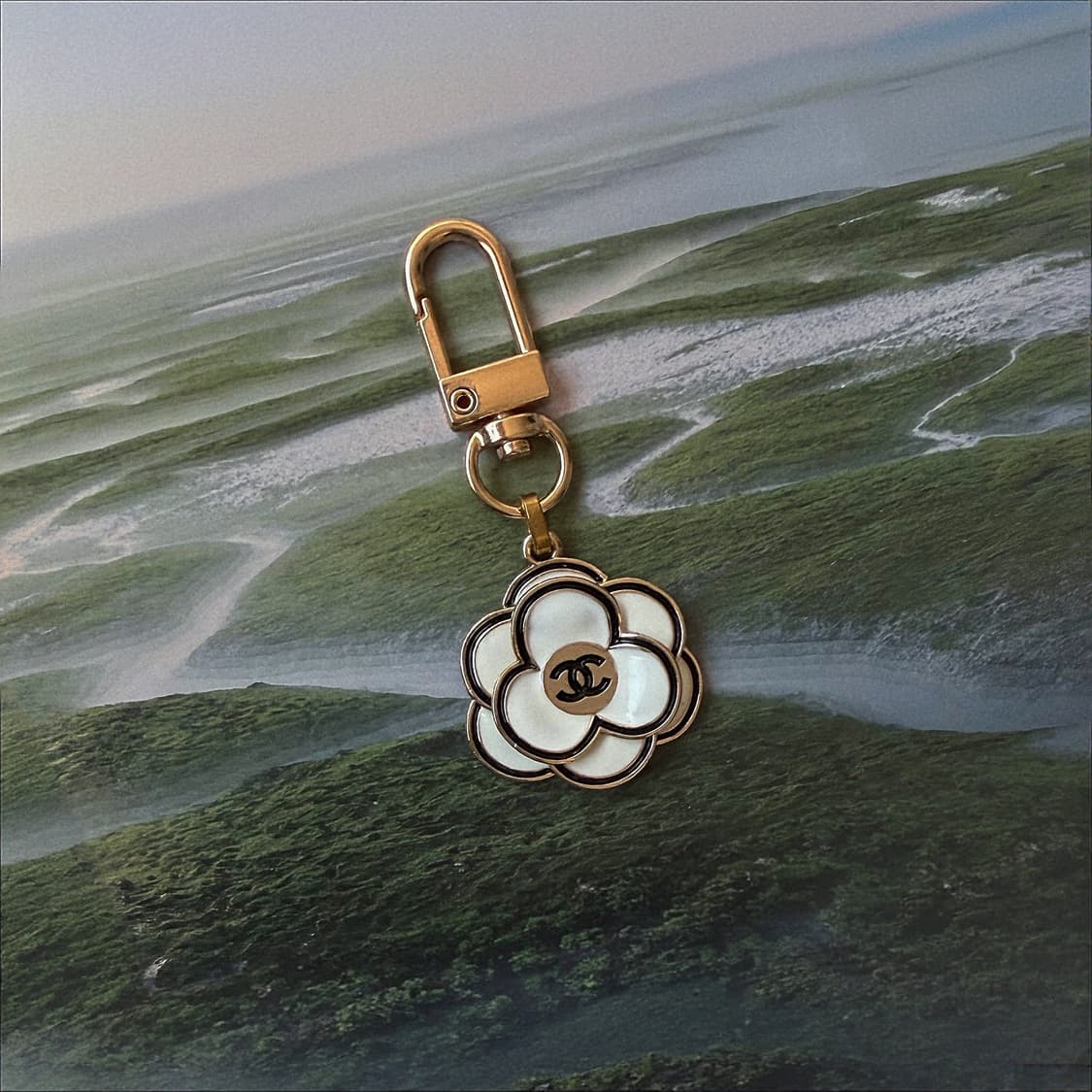 샤넬 화이트 까멜리아 골드 키링 업사이클링  상품이미지2