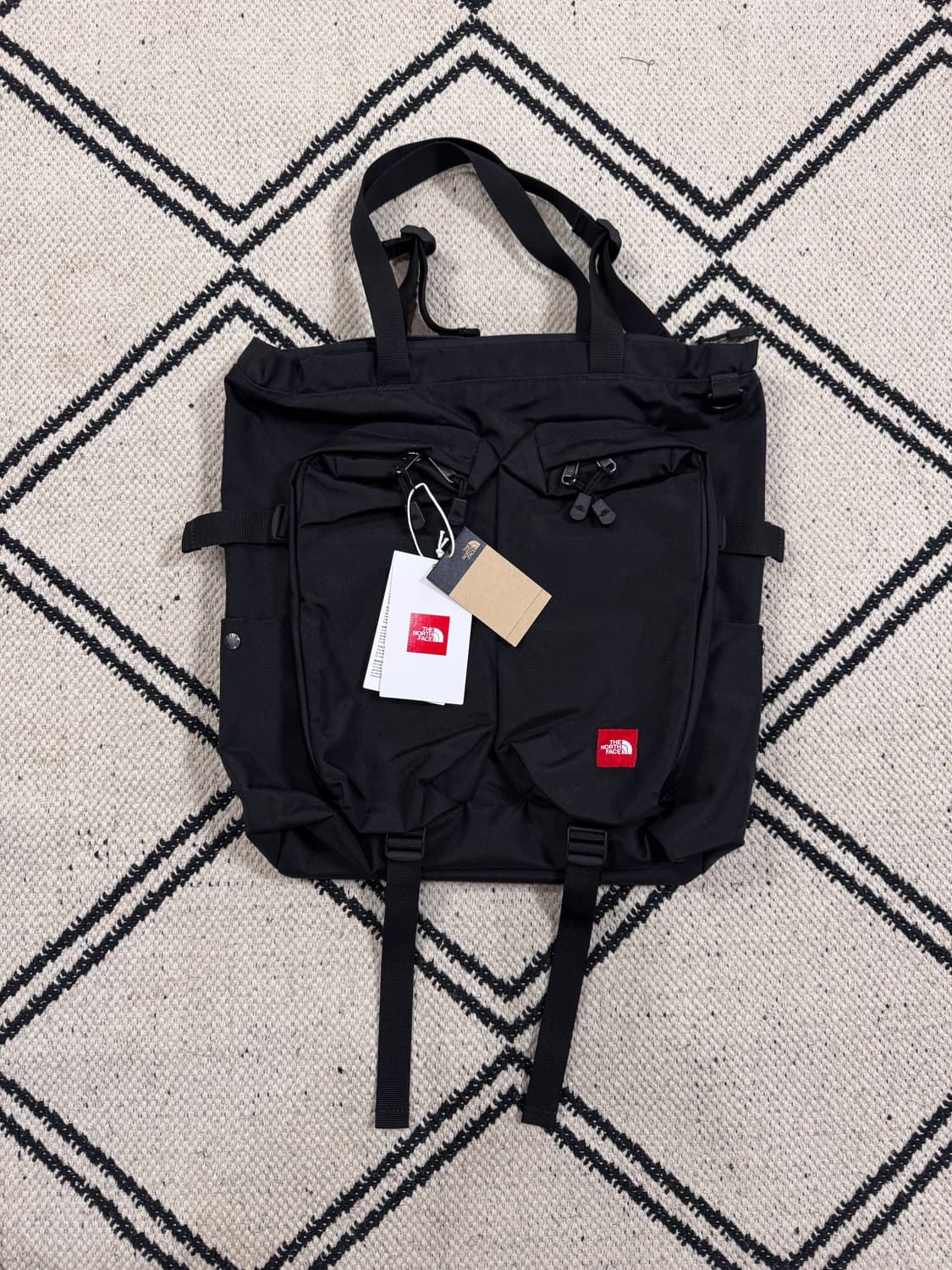 노스페이스 TNF 레드 박스 토트백 - 블랙 상품이미지2